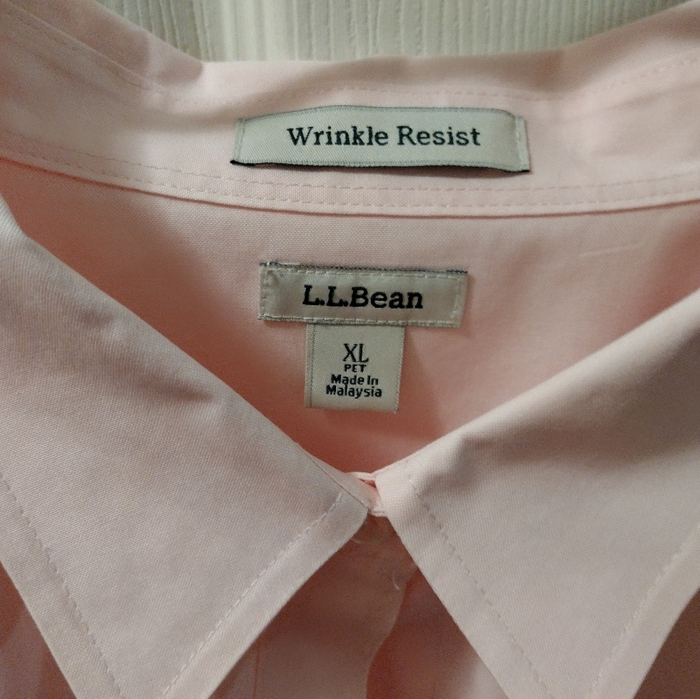 Women's blouse - Picture 2 of 3